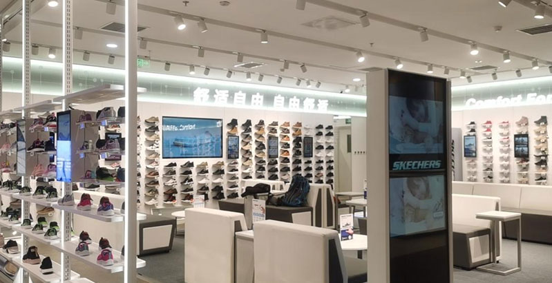 The Skechers Beijing store has installed electronic price tags and smart interactive screens produced by Ontime.